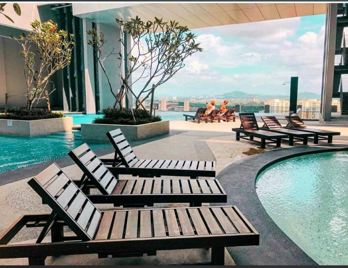 Homestay Shah Rizki At Imperio With Swimming Pool Muslim Friendly Malacca Exterior photo