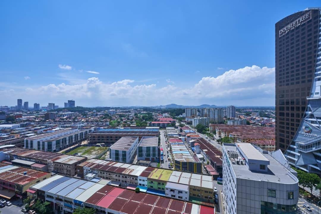 Homestay Shah Rizki At Imperio With Swimming Pool Muslim Friendly Malacca Exterior photo