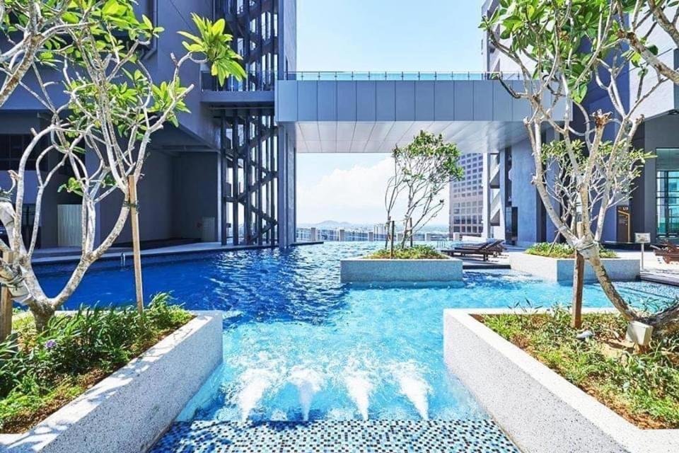 Homestay Shah Rizki At Imperio With Swimming Pool Muslim Friendly Malacca Exterior photo