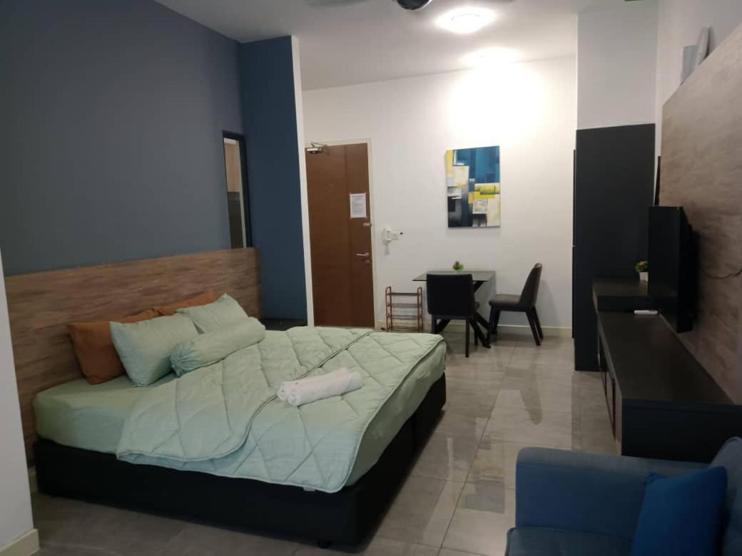 Homestay Shah Rizki At Imperio With Swimming Pool Muslim Friendly Malacca Exterior photo