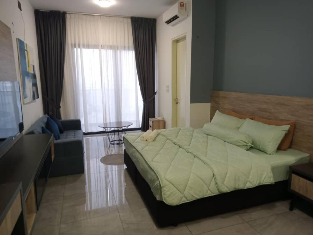 Homestay Shah Rizki At Imperio With Swimming Pool Muslim Friendly Malacca Exterior photo